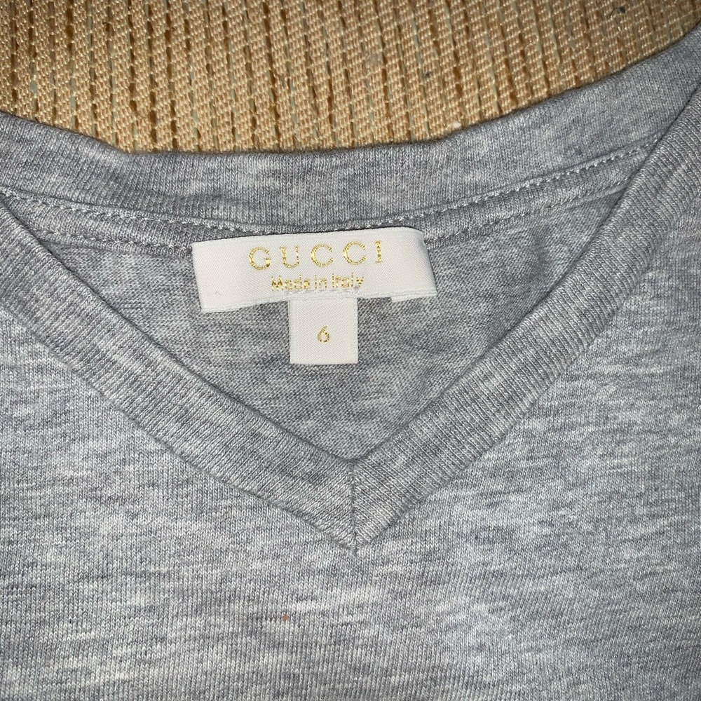 Gucci boys v-neck tshirt 6t